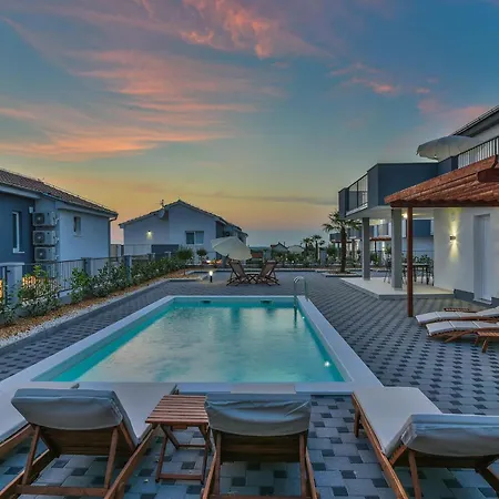 Luxury With Swimming Pool And Terrace Sukosan