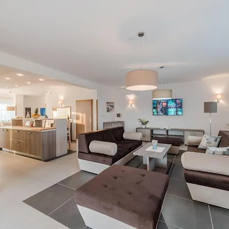 Luxury With Swimming Pool And Terrace