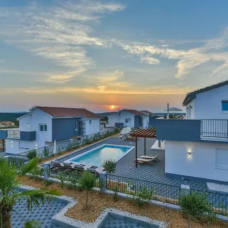 Luxury With Swimming Pool And Terrace Sukosan