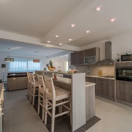 Villa Luxury With Swimming Pool And Terrace Sukosan