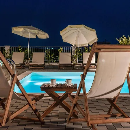 Luxury With Swimming Pool And Terrace *
